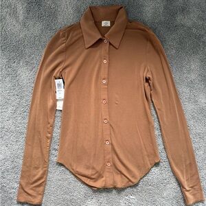 Aritzia Wilfred Moscato Button-Up in the color Saville